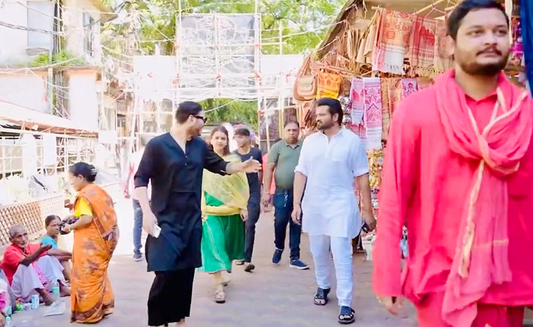 Manchu Manoj And Wife Bhuma Mounika Reddy Visits Kamakhya Devi Temple Photos9