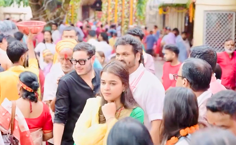 Manchu Manoj And Wife Bhuma Mounika Reddy Visits Kamakhya Devi Temple Photos12