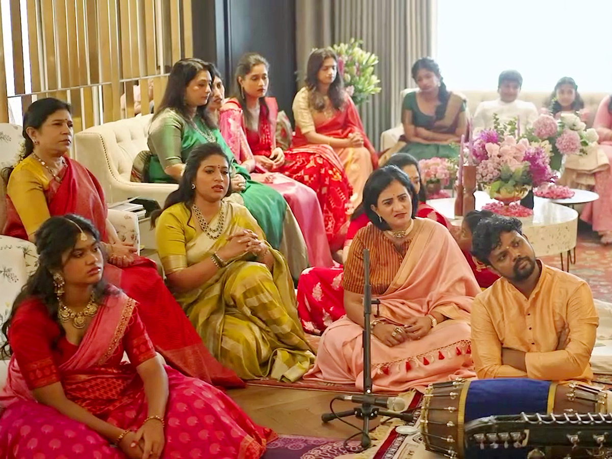 Mega Family At Durga Puja In Sushmita Konidela House, Photos Went Viral24
