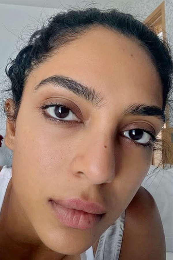 Sobhita Dhulipala jokes about Her selfie skills Photos3