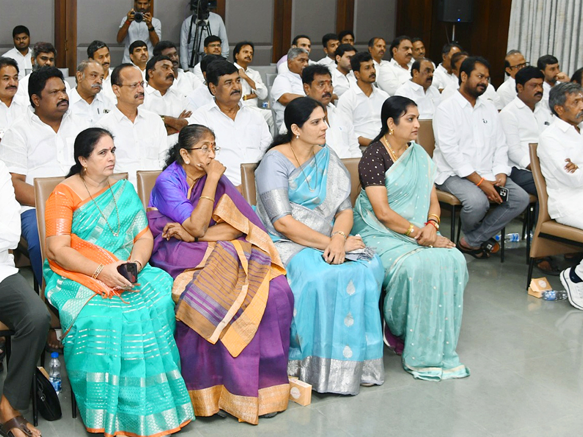 YS Jagan Key Meeting With YSRCP Leaders At Tadepalli Camp Office Photos8