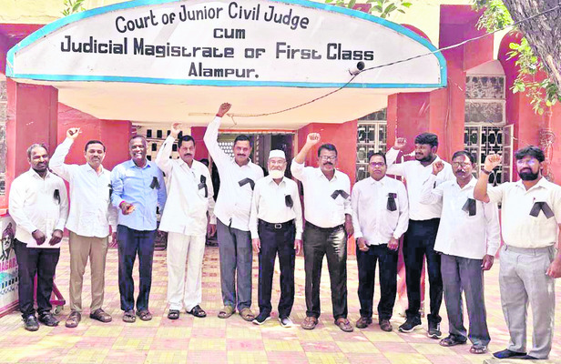భూభారతి దరఖాస్తులు పరిష్కరించాలి 
1