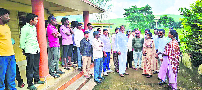 గోమంగి గురుకుల ప్రిన్సిపాల్‌, ఏటీడబ్ల్యూవోను సస్పెండ్‌ 1