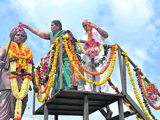 కొలాం వీరుడు సూరుకు నివాళి1