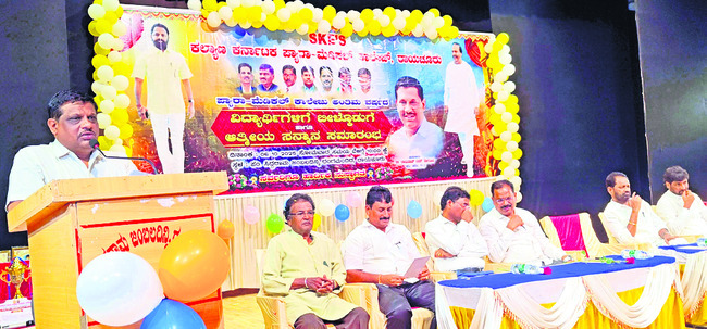 వివిధ రంగాల్లో  విరివిగా సేవలు 1