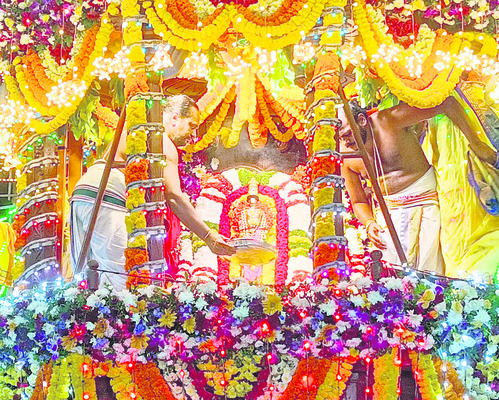 దివ్య రథంపై.. దేవదేవుడి విహారం 2