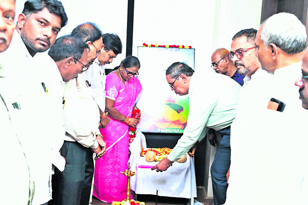 మహర్షి వాల్మీకి.. అందరికీ ఆదర్శనీయులు1