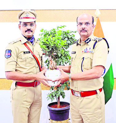 డీజీపీని కలిసిన ఎస్పీ1