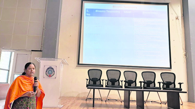 పాఠశాలల తనిఖీ1