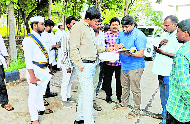 నృసింహుని ఆదాయం రూ.48.45 లక్షలు 1