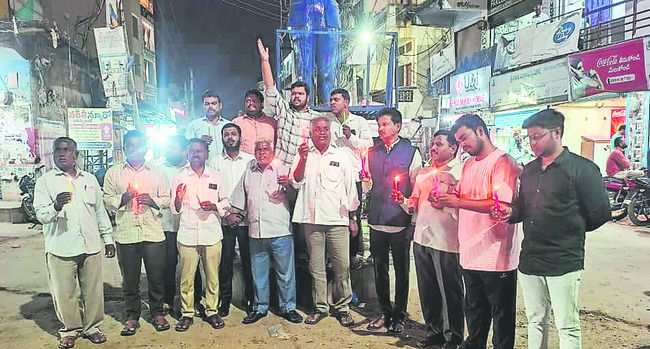విధులు బహిష్కరించి నిరసన2