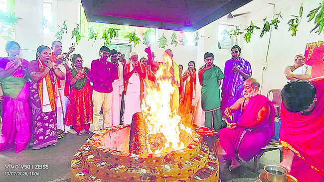 అధినేతతో జిల్లా నాయకులు 1