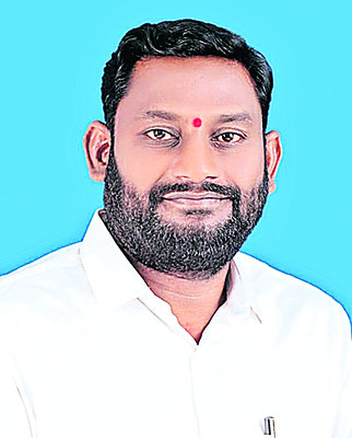 అంతర్జాతీయ సదస్సుకు ముగ్గురు అధ్యాపకులు
1