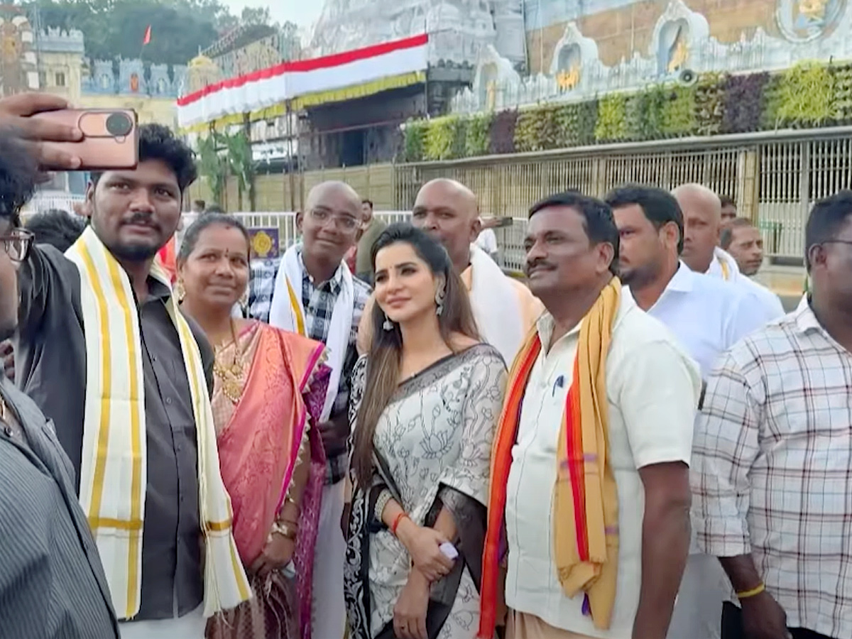 Actor Rohit, Kona Venkat, Actress Ashu Reddy in Tirumala Tirupati Photos16