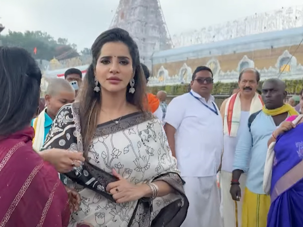 Actor Rohit, Kona Venkat, Actress Ashu Reddy in Tirumala Tirupati Photos17