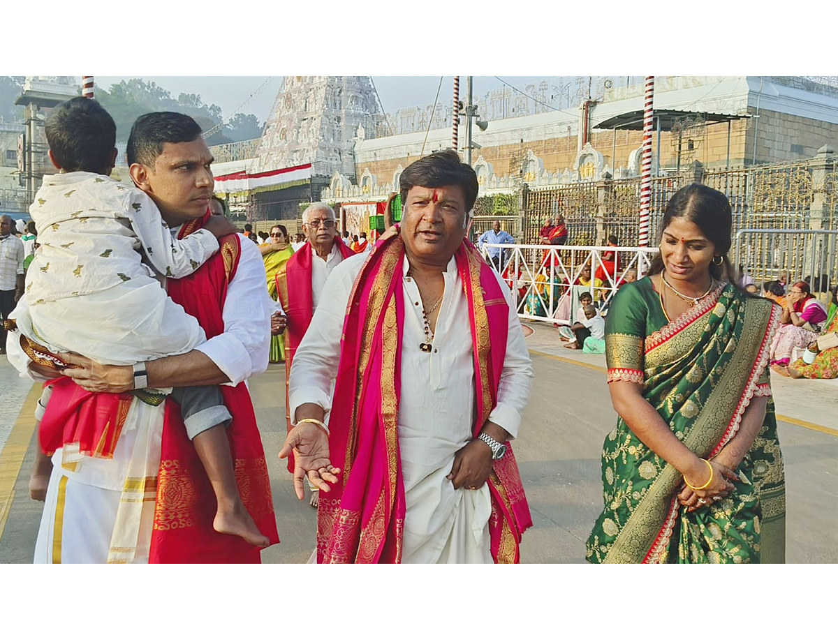Actor Rohit, Kona Venkat, Actress Ashu Reddy in Tirumala Tirupati Photos3