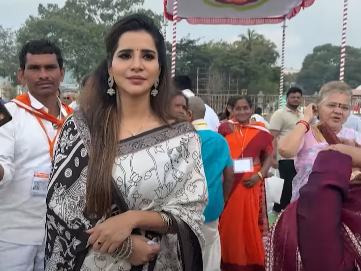తిరుమల శ్రీవారి సేవలో టాలీవుడ్ స్టార్స్ (ఫొటోలు) | Actor Rohit, Kona ...