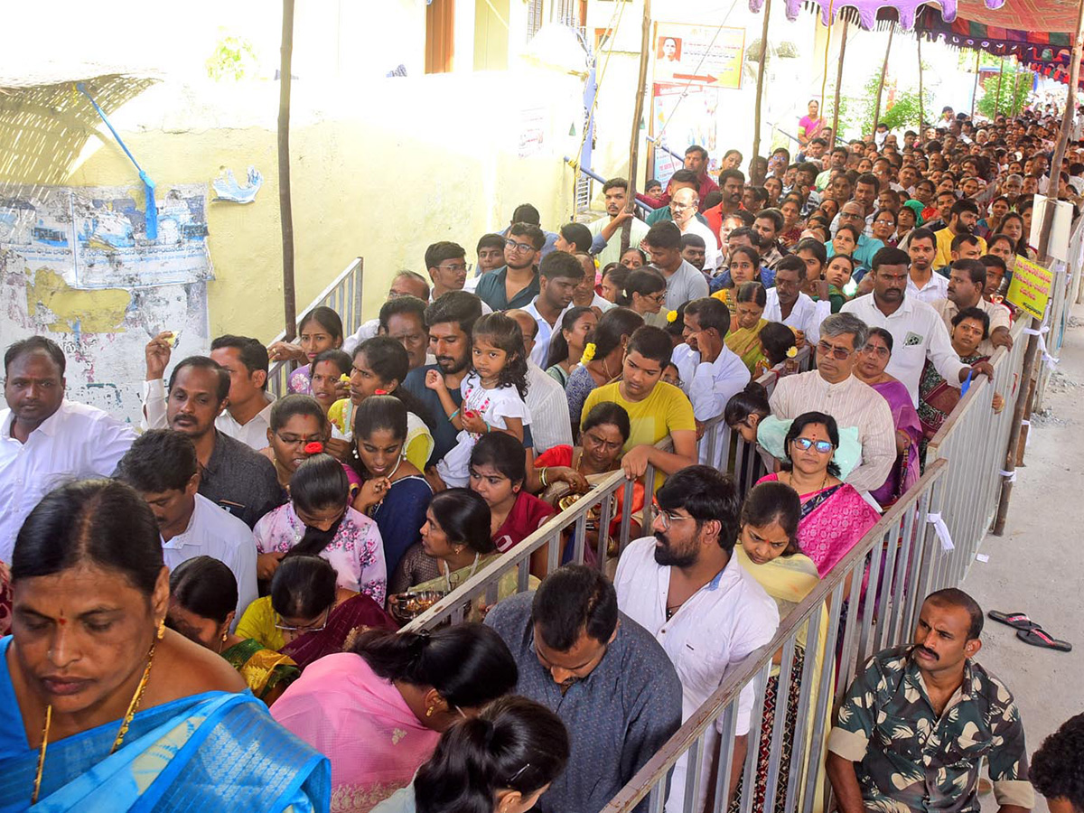 Huge Crowed at Venkateswara Swamy Brahmotsavam in Sircilla18