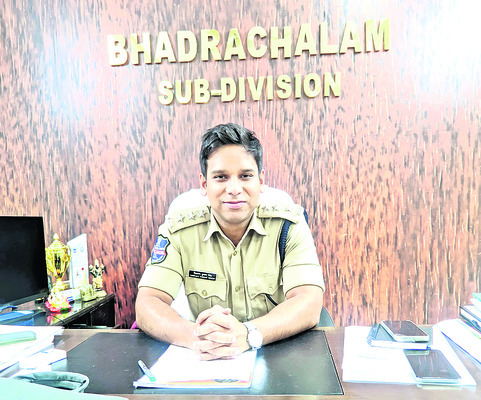 బాంబుల భయం!1