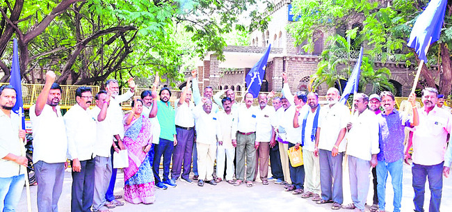 సుప్రీంకోర్టు జడ్జిపై దాడి తగదు 2