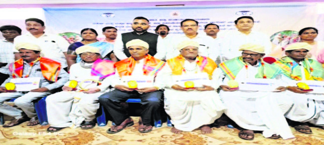 పెద్దలను గౌరవించాలి  1
