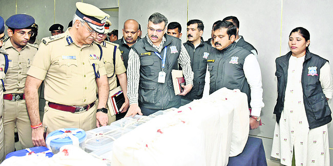 బెంగళూరు పోస్టాఫీసులకు డ్రగ్స్ పార్శిళ్లు2