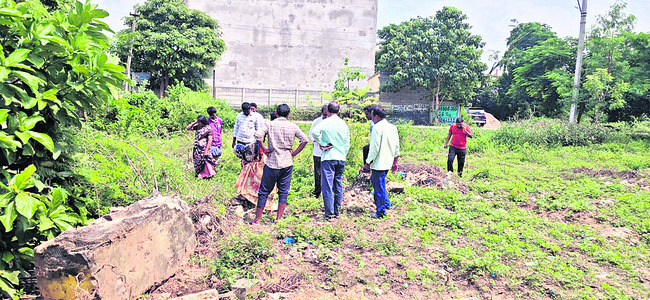 కారులో వచ్చి చోరీకి యత్నం !1