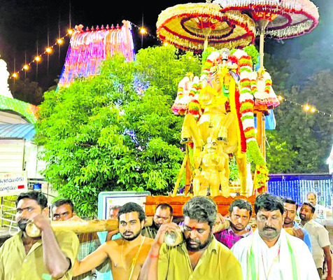 వేడుకగా శ్రీచక్రస్నానం 1