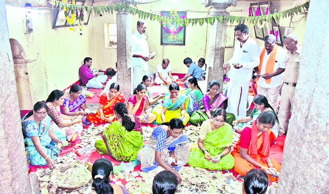 మన్యంకొండ ఆదాయం రూ.30.36 లక్షలు 1