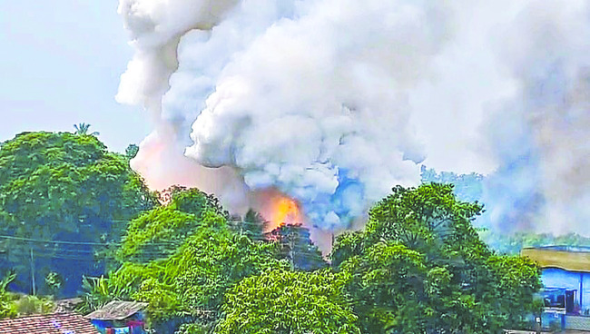 Dense smoke from the fire that broke3