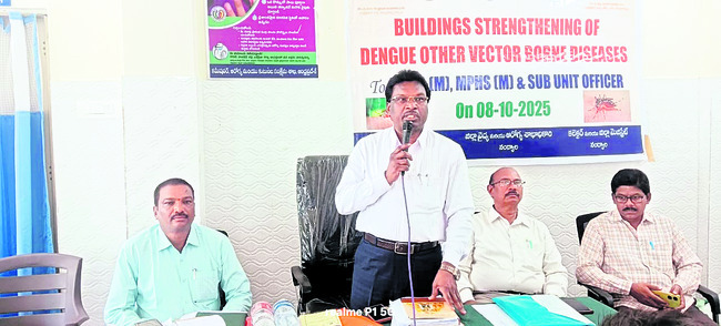 బంగారం హారం బహూకరణ 1