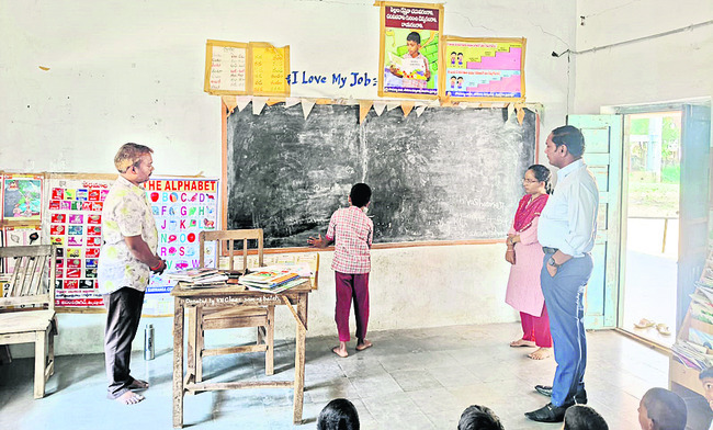 విద్యార్థులు ఇష్టంతో చదవాలి : డీఈఓ
1