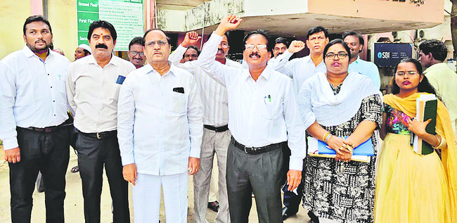 సీజేఐపై  దాడి యత్నం గర్హనీయం1