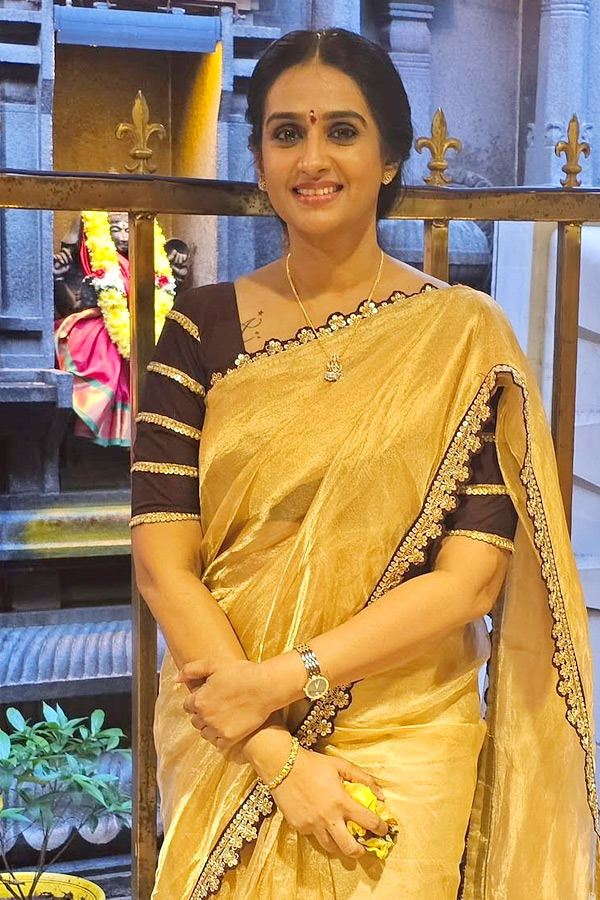 Actress Laya Visit Vijayawada Indrakeeladri Temple Photos6