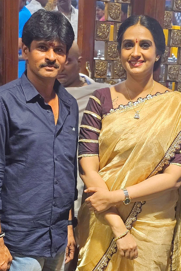 Actress Laya Visit Vijayawada Indrakeeladri Temple Photos8