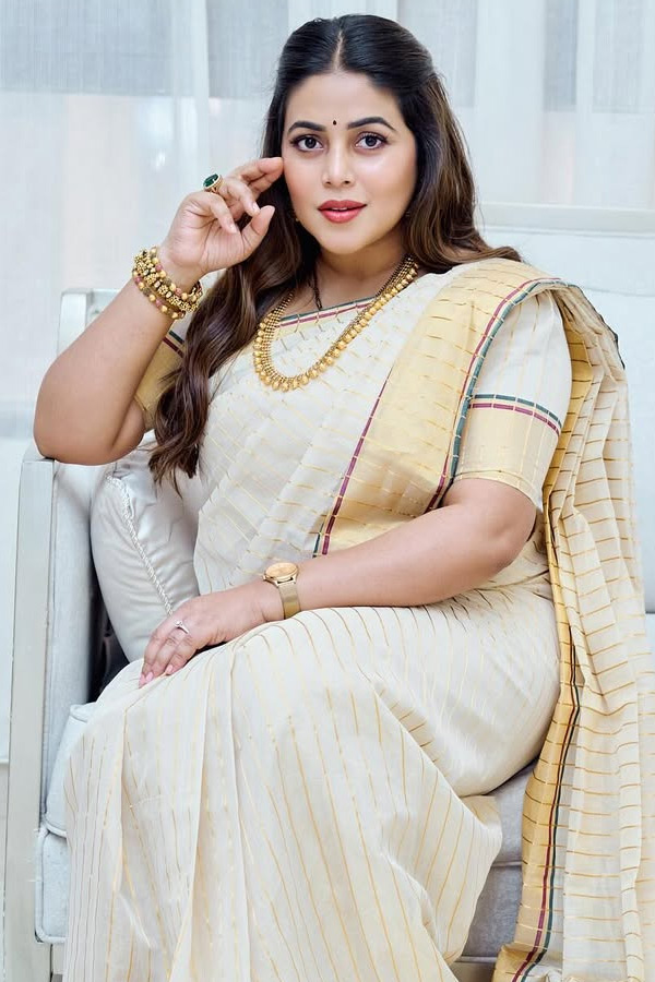 Actress Poorna looks gorgeous In saree Photos7
