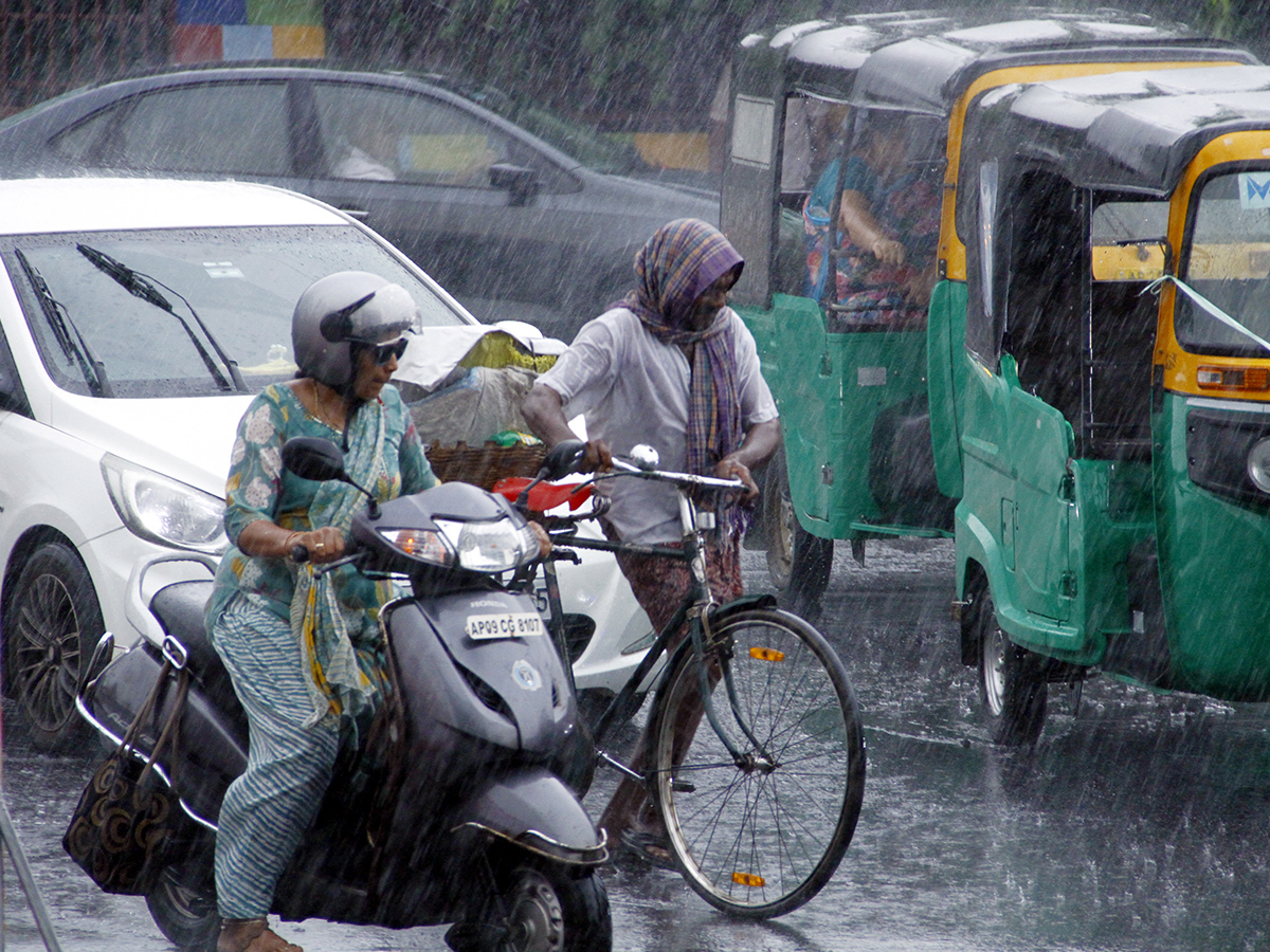 Heavy Rain in Vijayawada Photos16