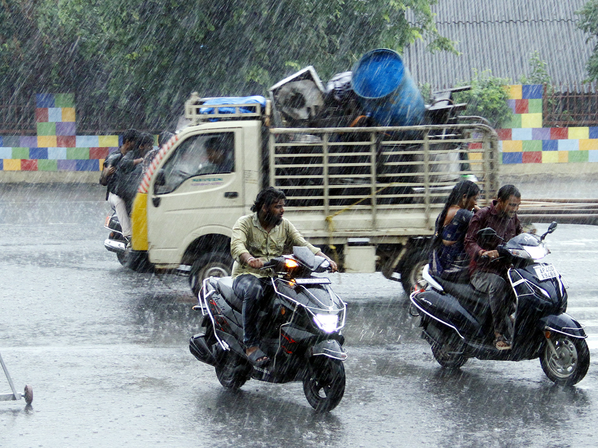 Heavy Rain in Vijayawada Photos17