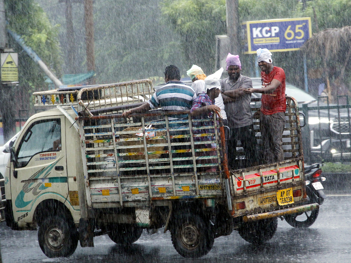 Heavy Rain in Vijayawada Photos18