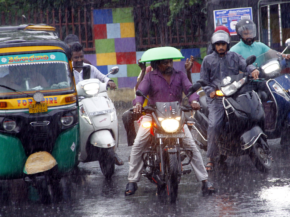 Heavy Rain in Vijayawada Photos2