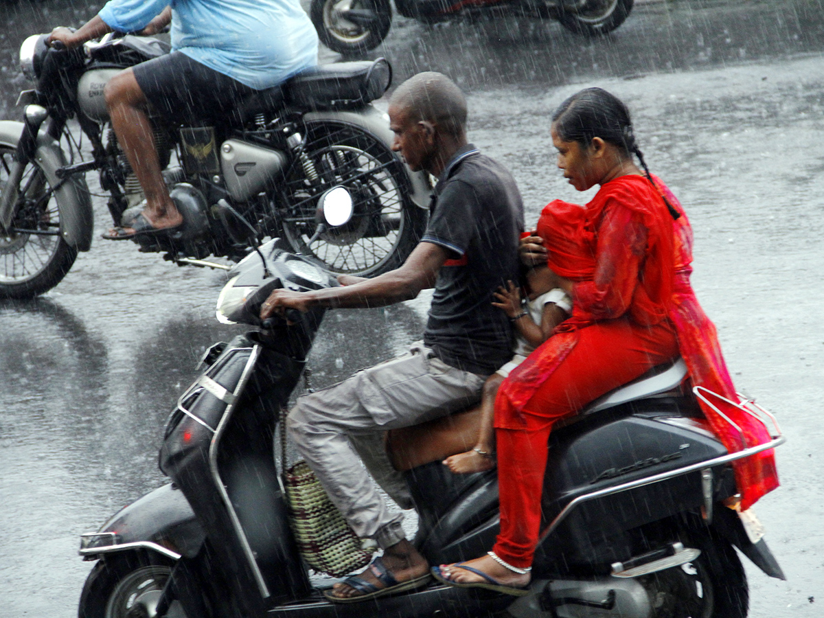 Heavy Rain in Vijayawada Photos3