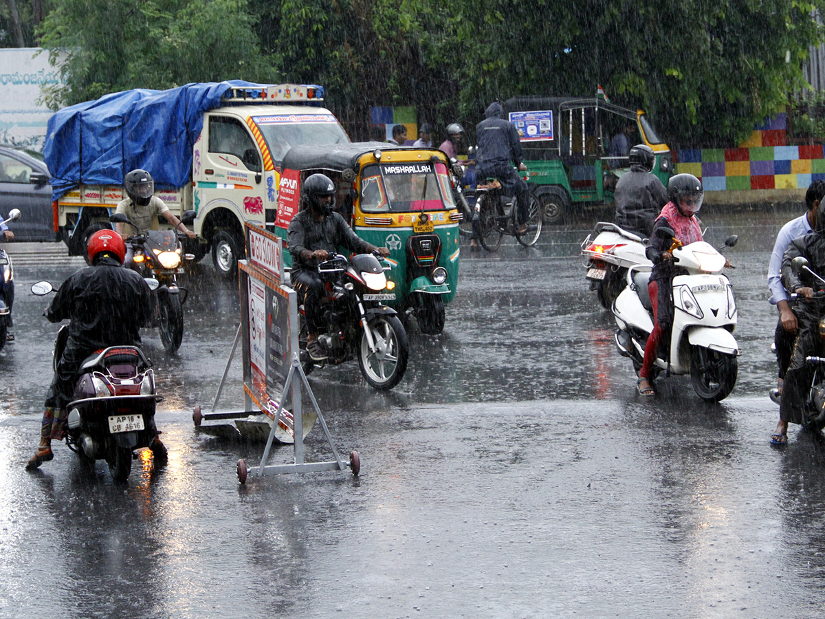 Heavy Rain in Vijayawada Photos4
