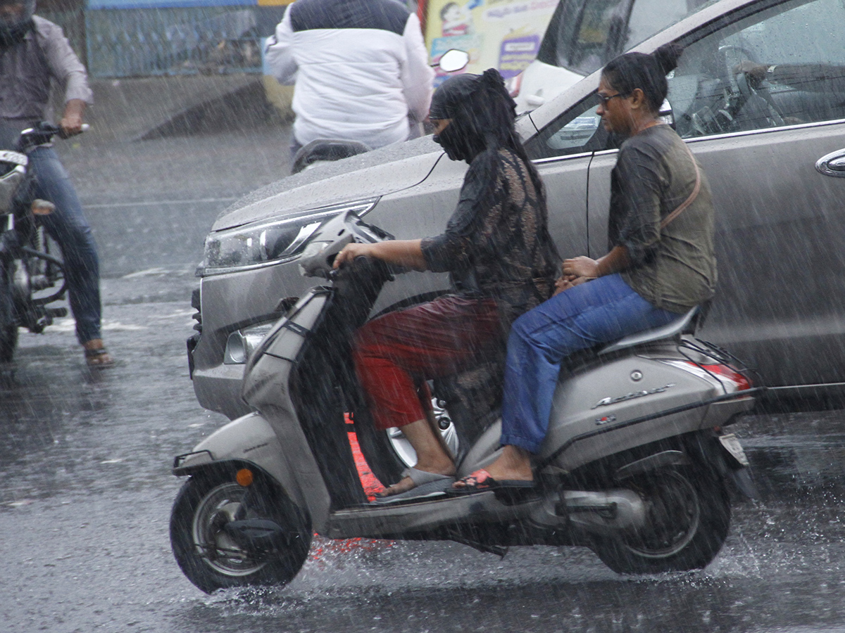 Heavy Rain in Vijayawada Photos5
