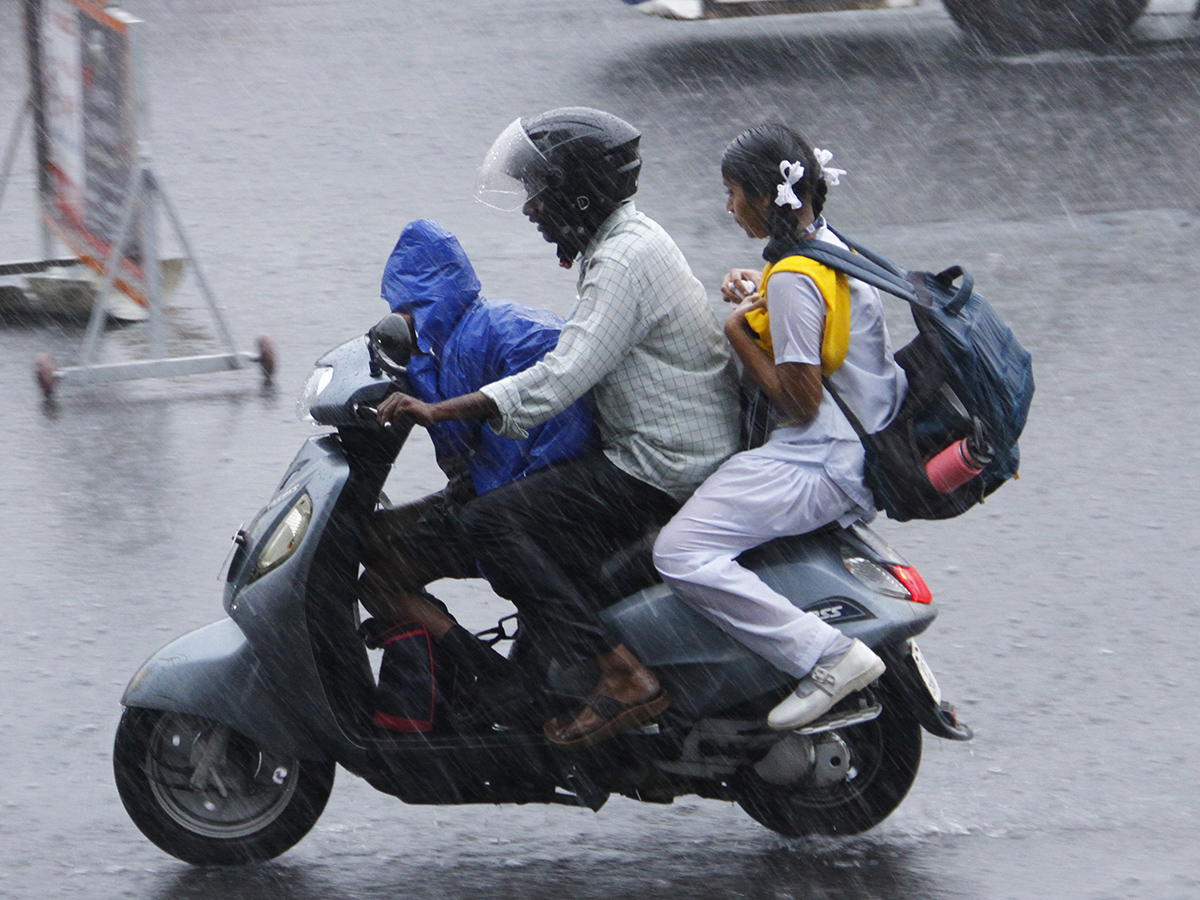 Heavy Rain in Vijayawada Photos6