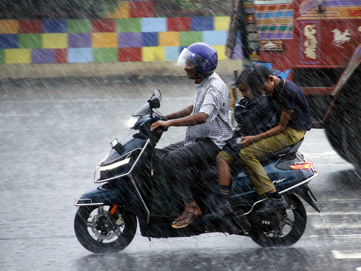 Heavy Rain in Vijayawada Photos7