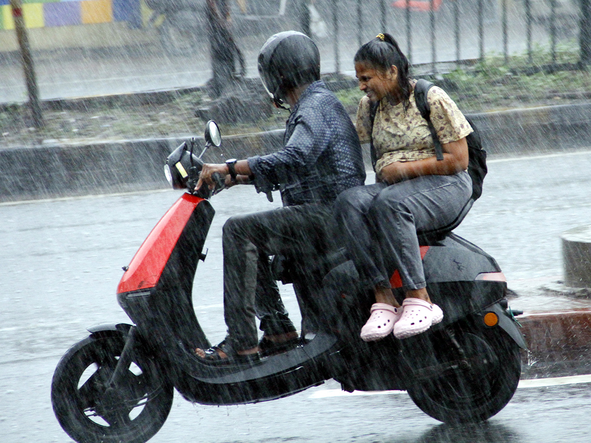 Heavy Rain in Vijayawada Photos8