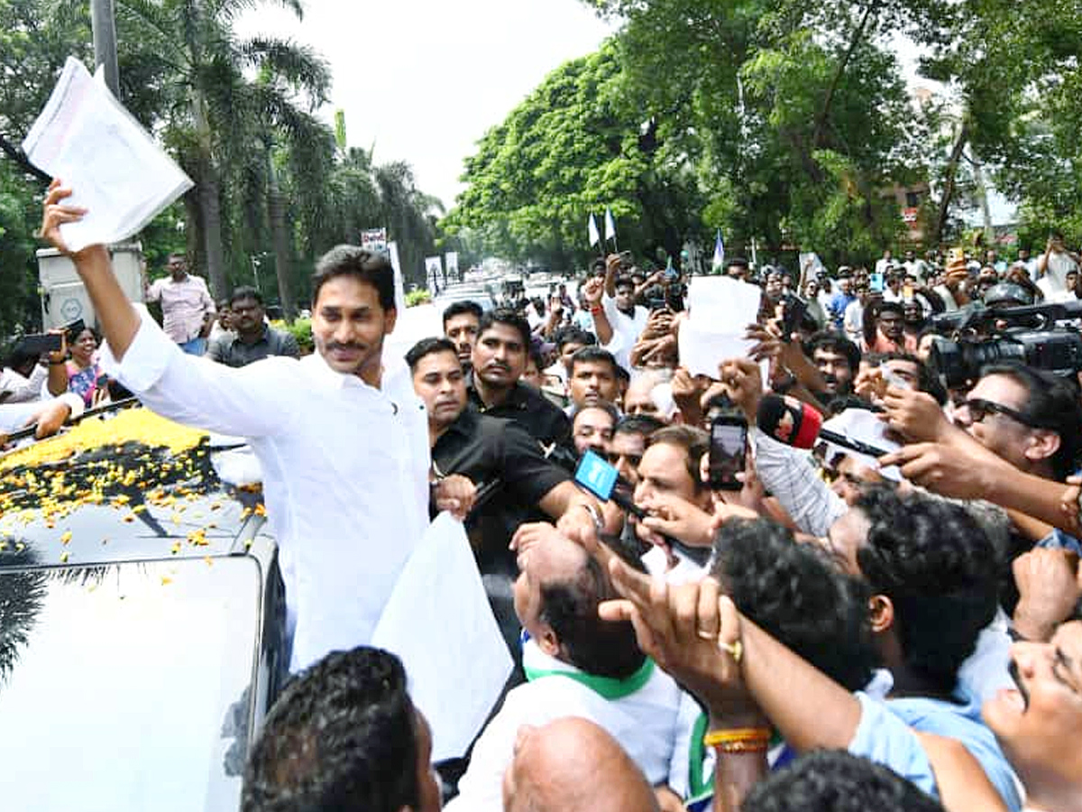 YS Jagan Narsipatnam Tour On Medical Colleges Privatization Photos15