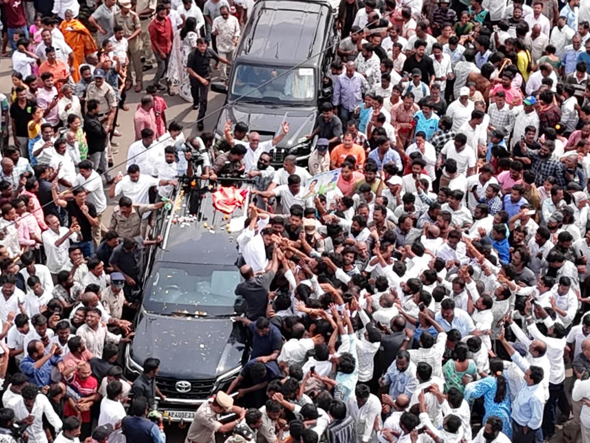 YS Jagan Narsipatnam Tour On Medical Colleges Privatization Photos16