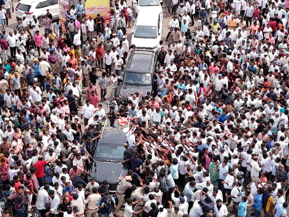 YS Jagan Narsipatnam Tour On Medical Colleges Privatization Photos17