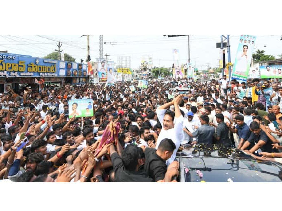 YS Jagan Narsipatnam Tour On Medical Colleges Privatization Photos20